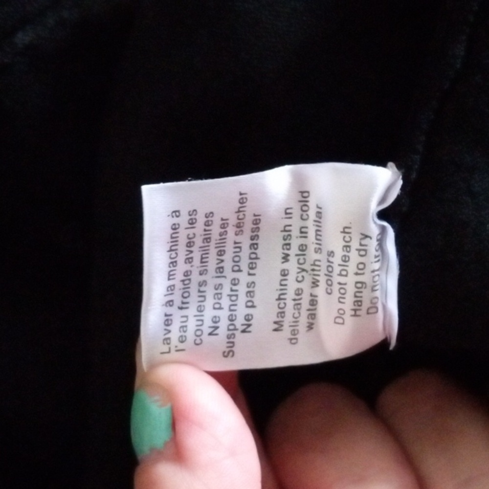 💫San-Francisco Adorable Women's Black V-Neck Top with Silver Accent - Picture 10 of 10